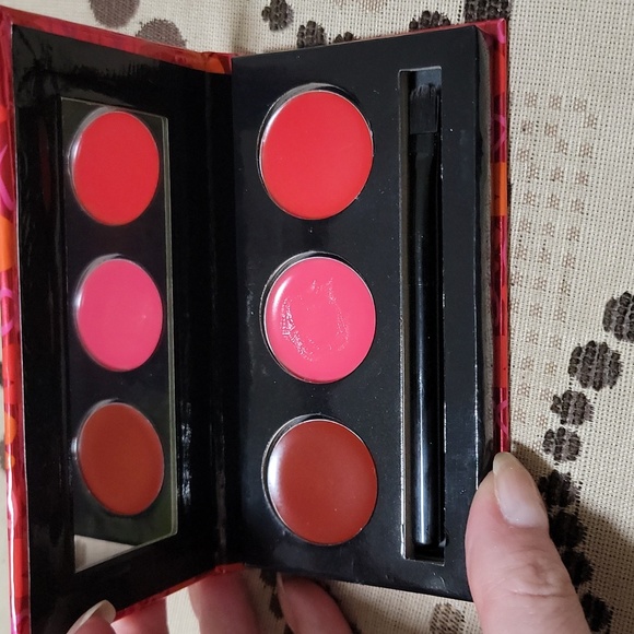 Elizabeth Arden Eight Hour Cream Lip Protectant Palette - Picture 3 of 4
